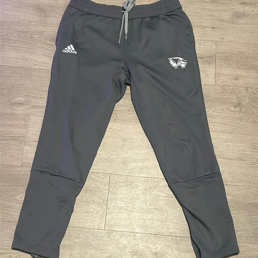 Men’s size medium Utah Valley University, Adidas sweats